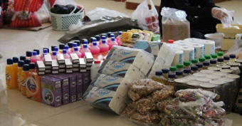 اهدای بسته‌های ارزاق و بهداشتی به مناسبت نیمه شعبان به خانواده‌های نیازمند