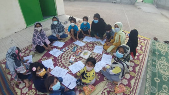 فعالیت خدمات‌رسانی به مردم زلزله‌زده توسط گروه جهادی مدرسه‌عالی شهید مطهری